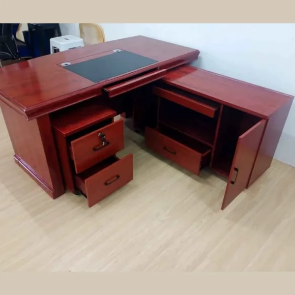 1.6m Executive Office Desk – Modern Workstation with Lockable Drawers | KSh 38,500